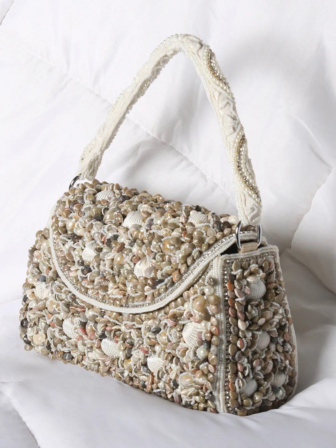 Beachy Bliss Shell Studs Clutch