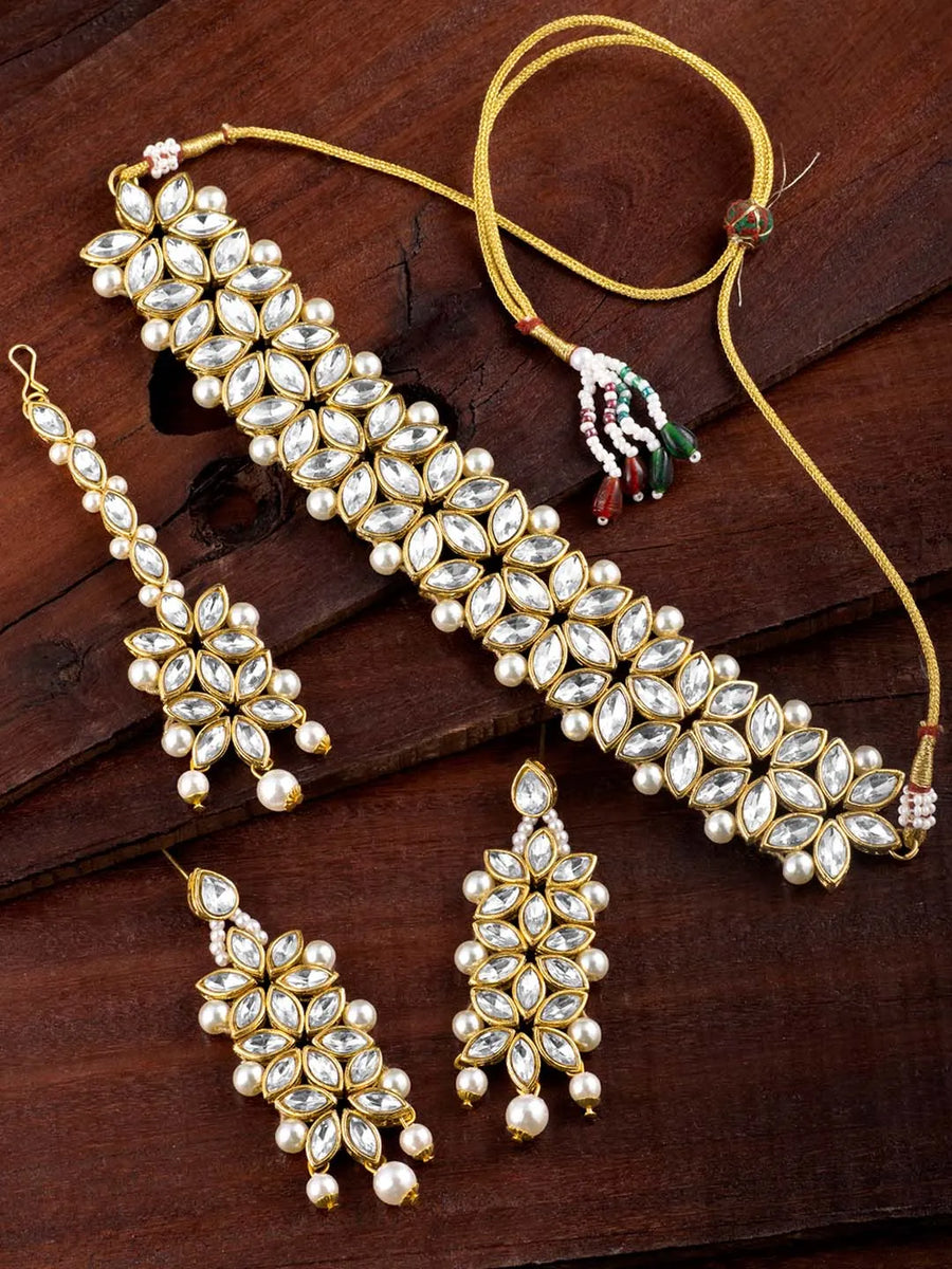 Charm in Every Strand Pearl Choker
