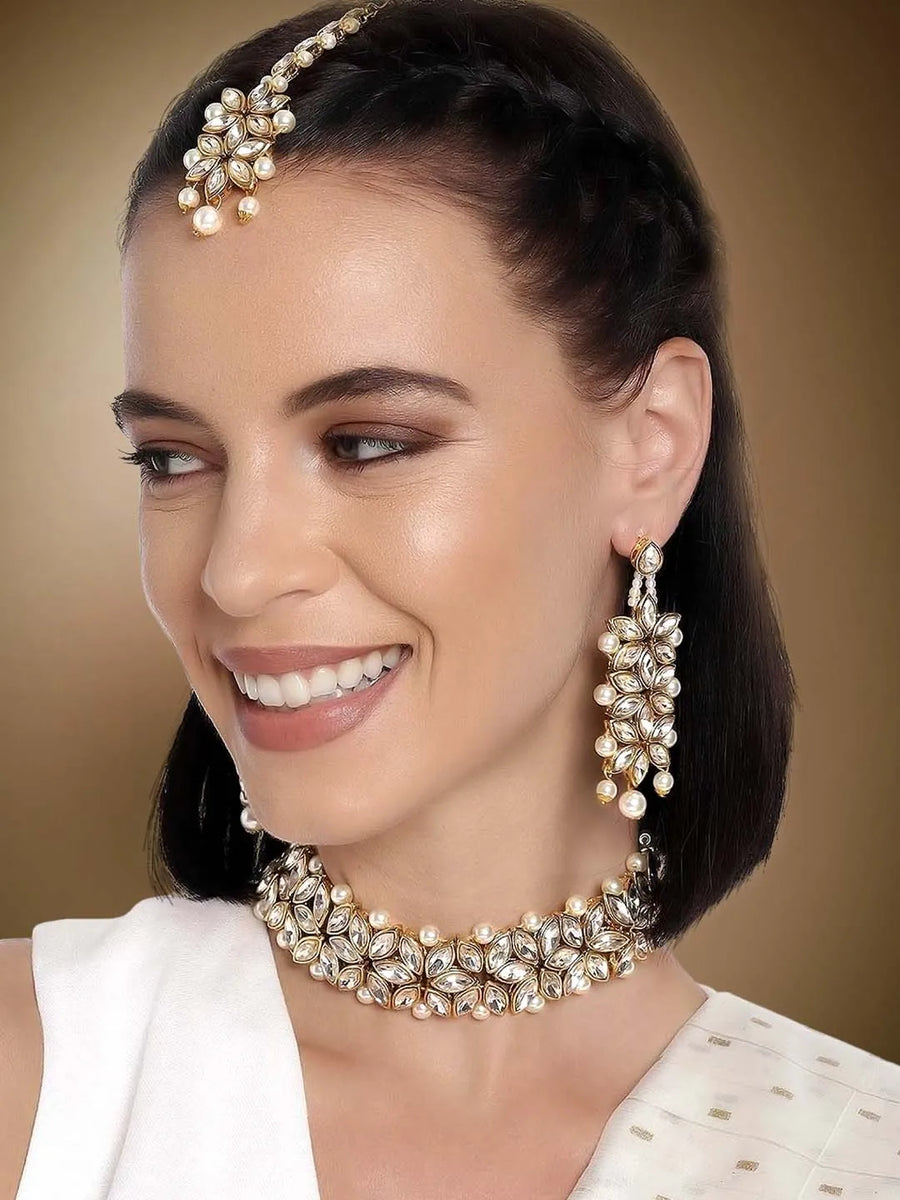 Charm in Every Strand Pearl Choker