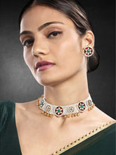 Glowing Gleaming Pearls Choker Set