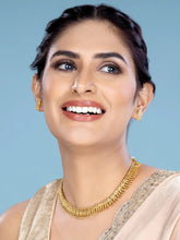 Timeless Chic Short Necklace Set