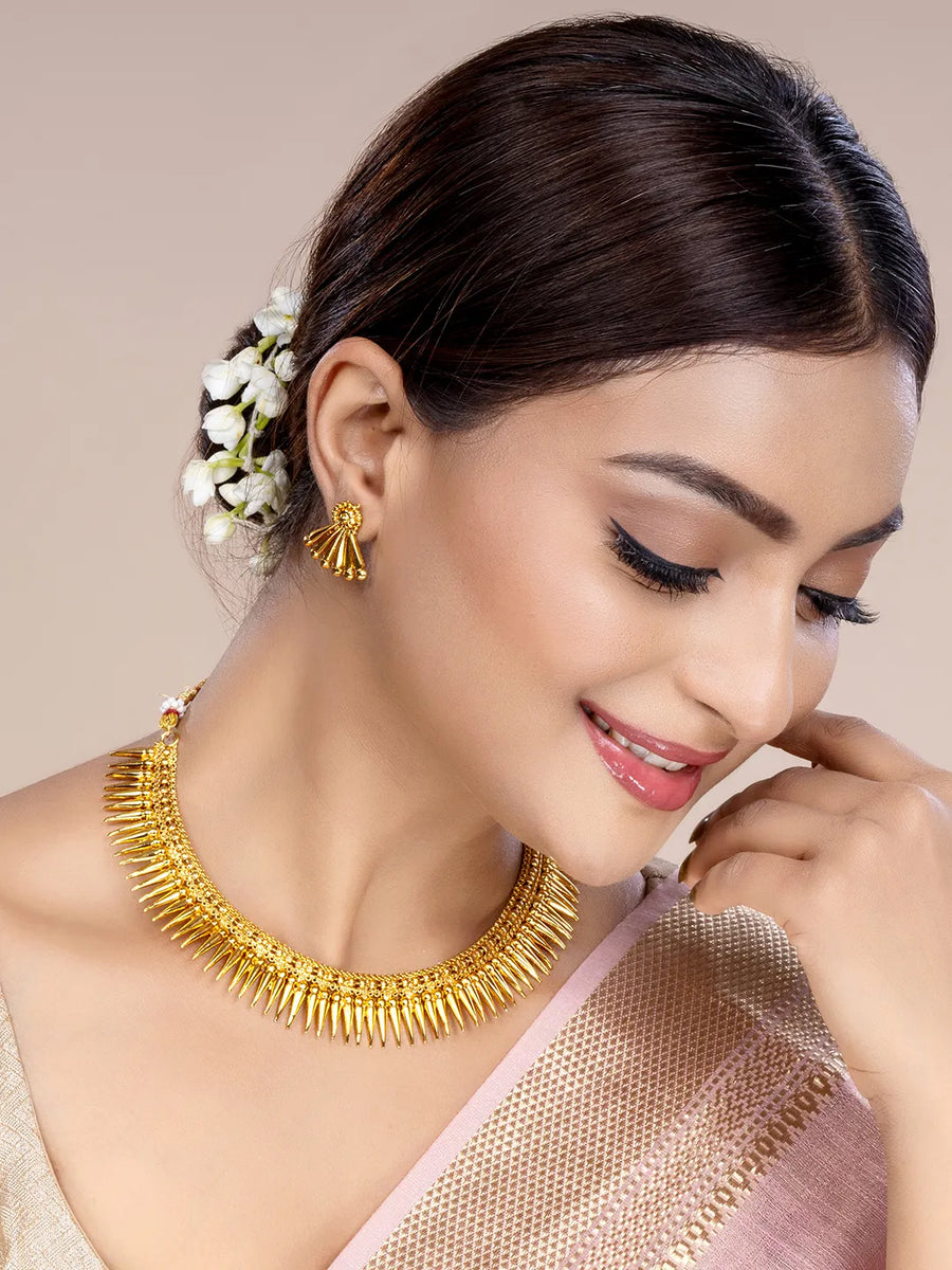 Glamour in Stylish Short Necklace Set