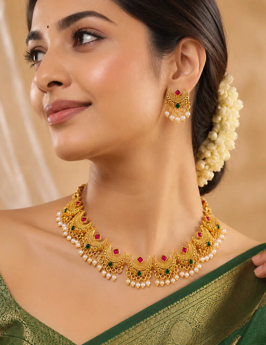 Peora Festive Floral Necklace Set - Gold