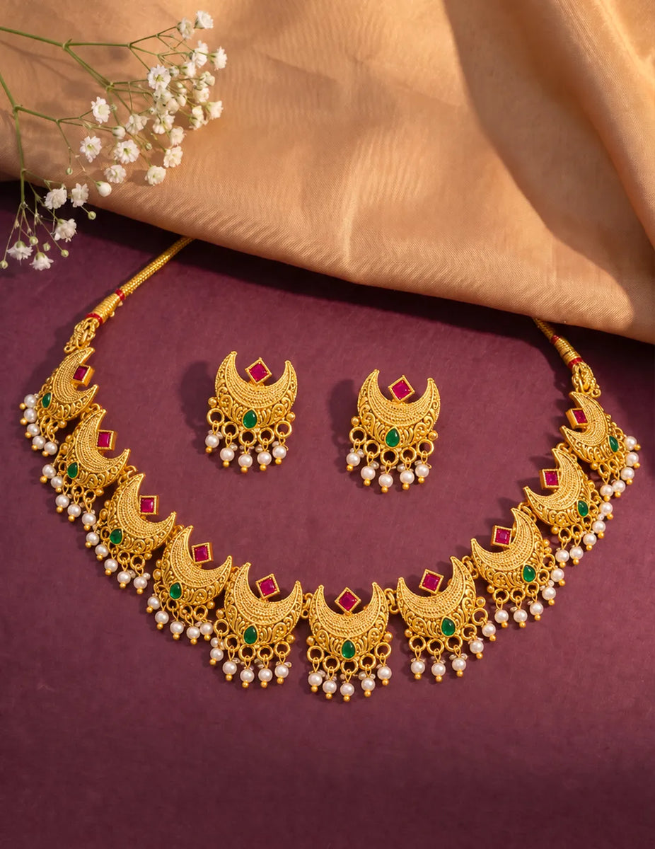 Peora Festive Floral Necklace Set - Gold