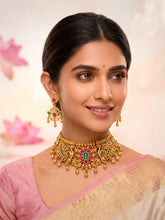 Peora Floral Radiance Necklace Set - Gold