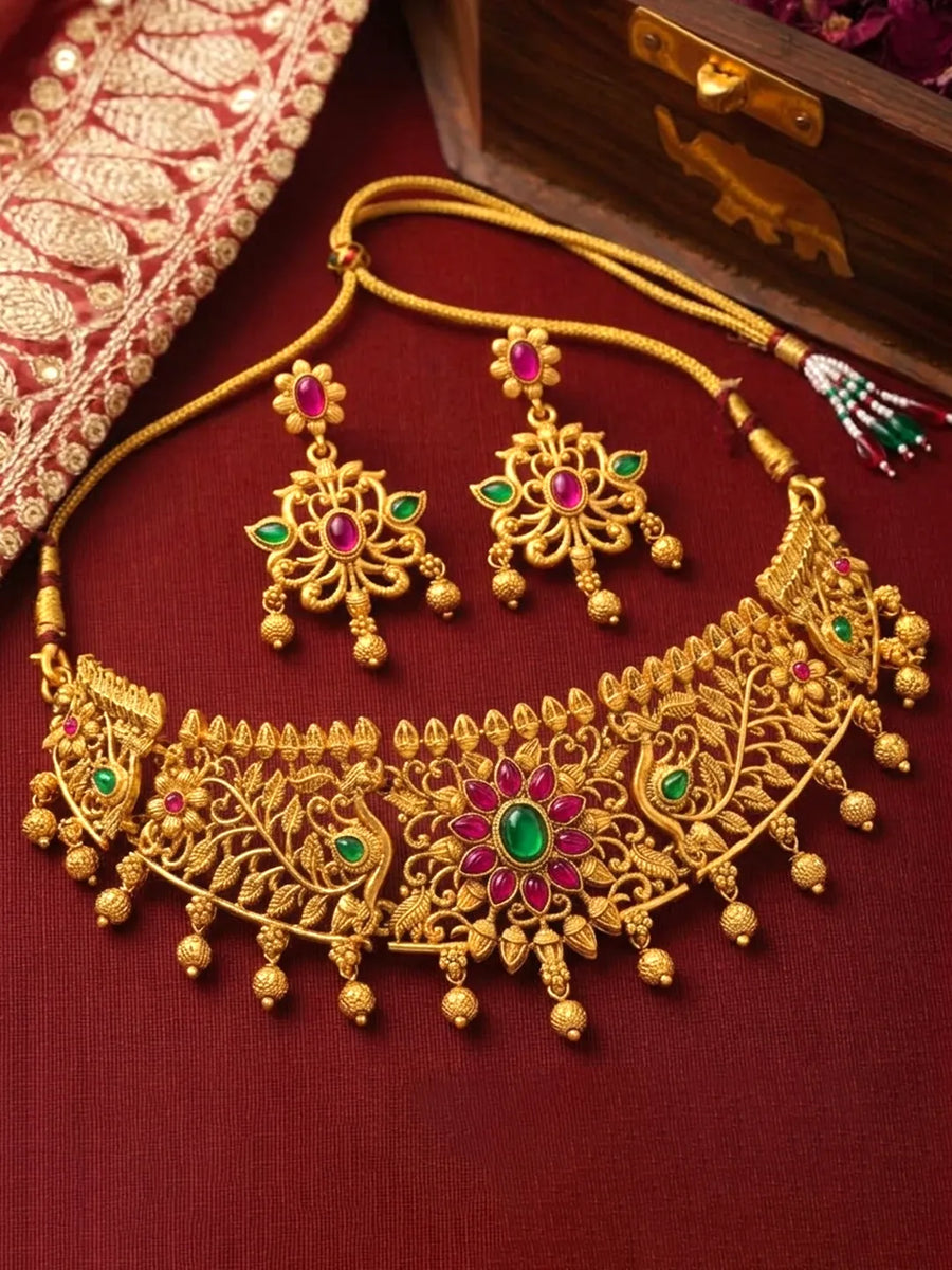 Peora Floral Radiance Necklace Set - Gold
