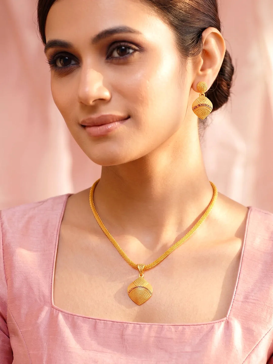 Peora Petal Grace Pendent Necklace Set - Gold
