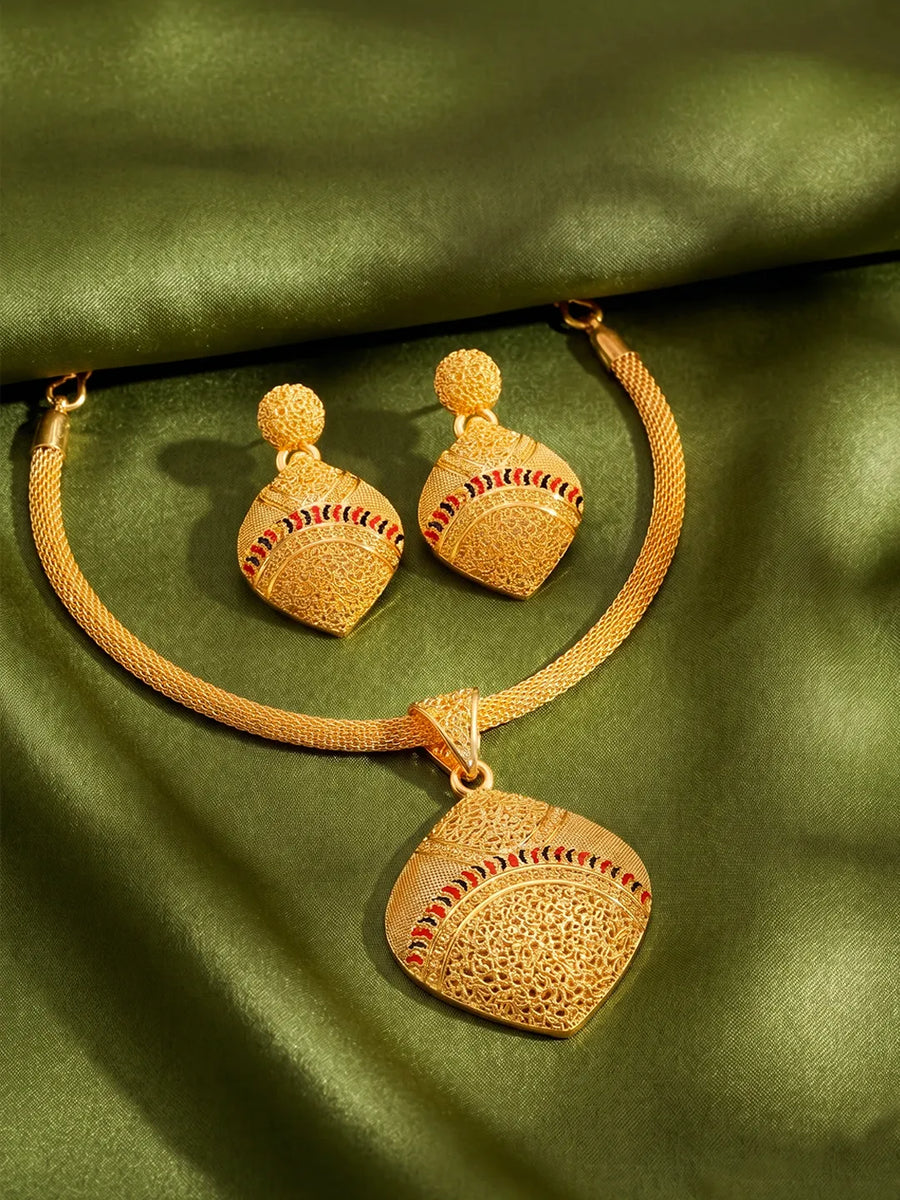 Peora Petal Grace Pendent Necklace Set - Gold