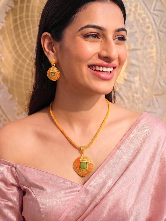 Peora Heritage Grid Pendent  Necklace Set - Gold