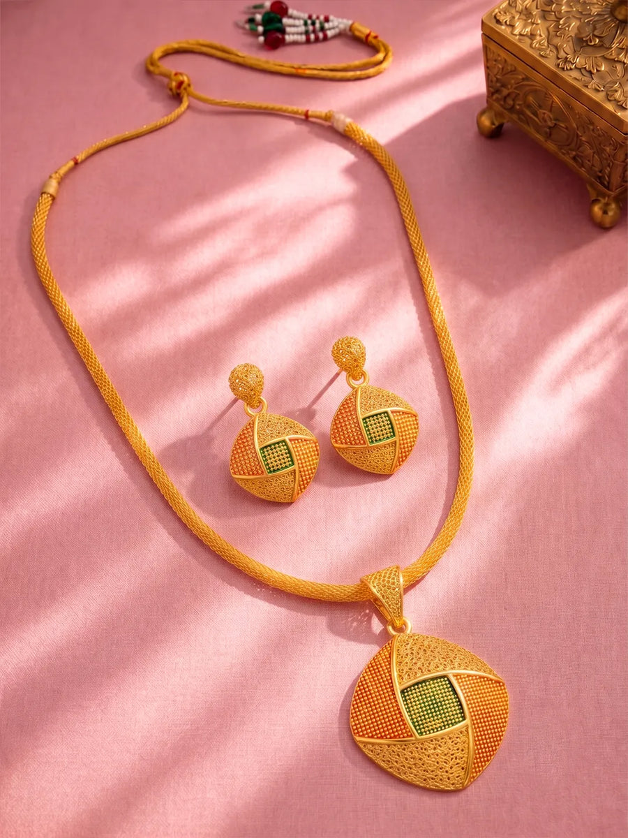 Peora Heritage Grid Pendent  Necklace Set - Gold