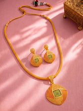 Peora Heritage Grid Pendent  Necklace Set - Gold