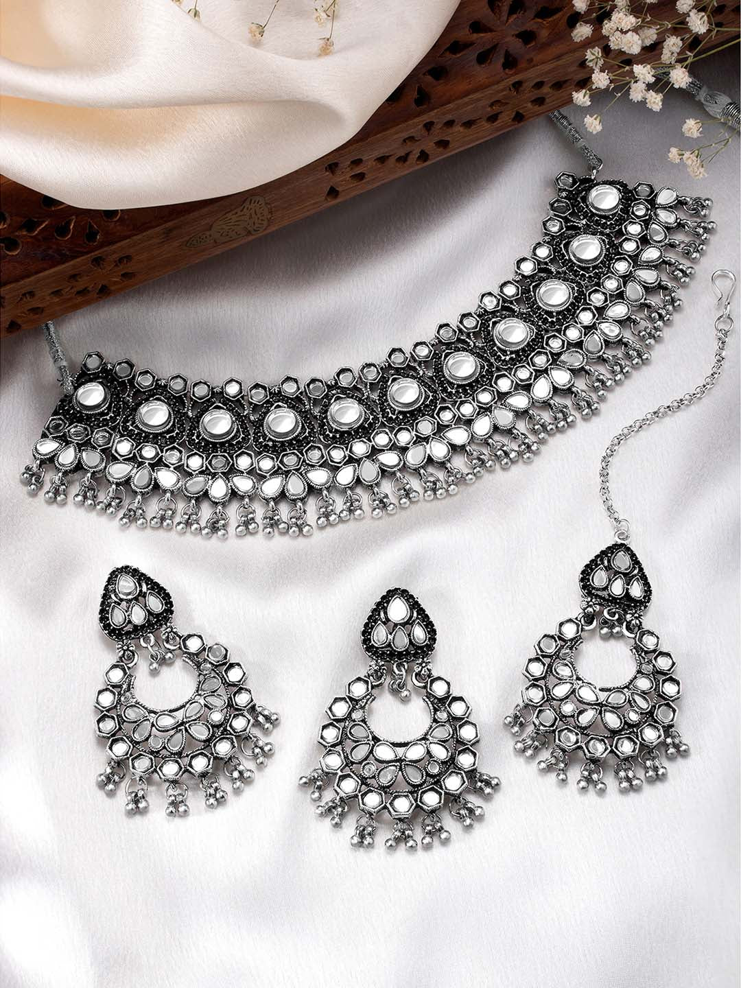 Radiant Silver Embrace Necklace Set