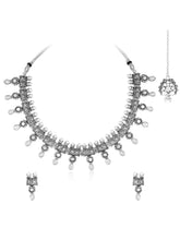 Glimmering Silver Necklace Set