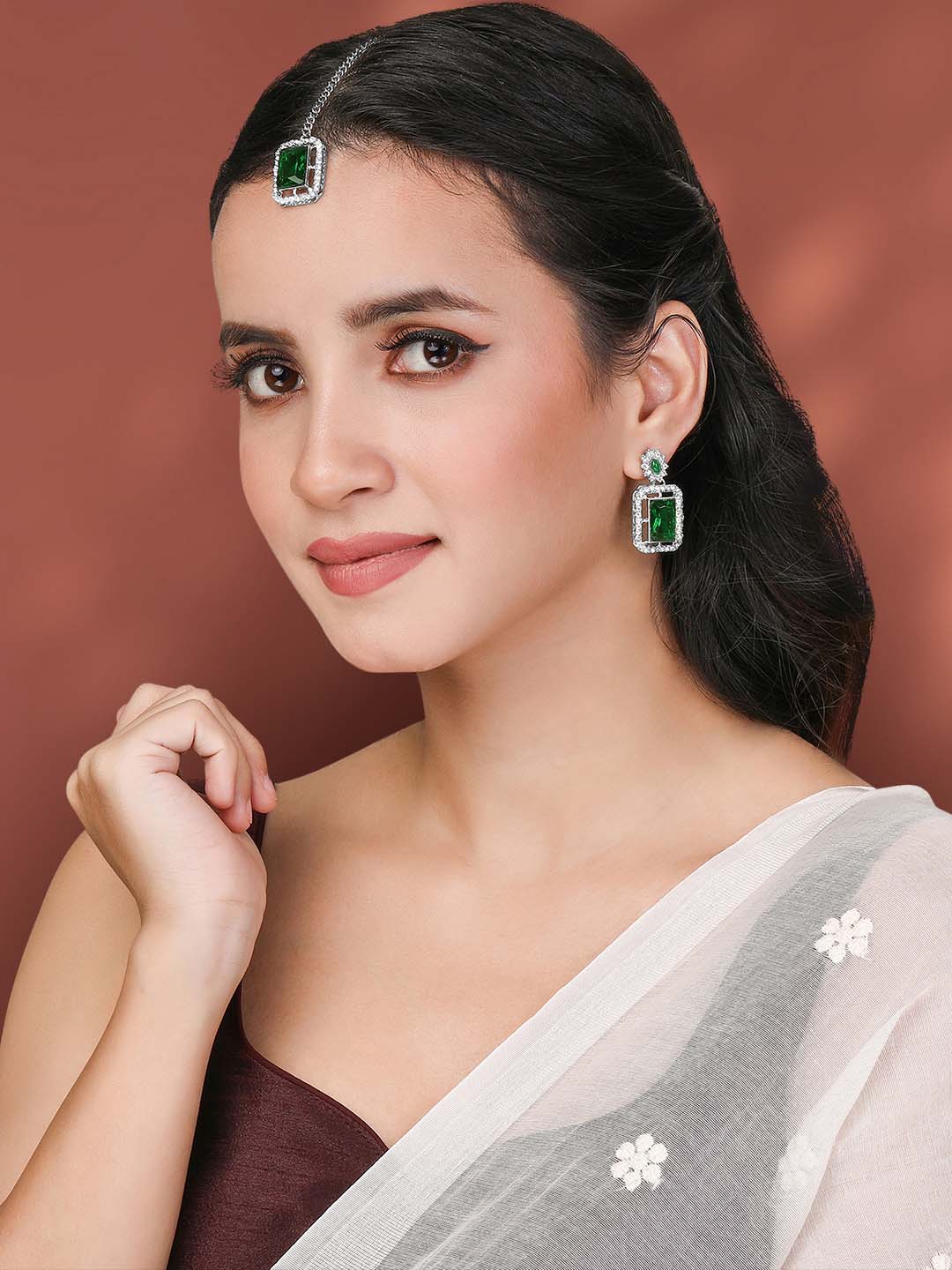 Glamorous Green Maang Tikka Set