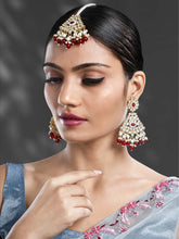 Glamorous Gleaming Bridal Maang Tikka