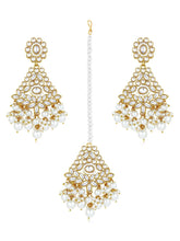 Glamorous Gleaming Bridal Maang Tikka