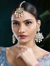 Soft Glow Elegant Maang Tikka Set