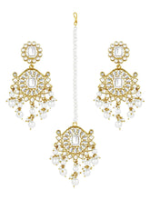 Soft Glow Elegant Maang Tikka Set