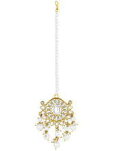 Soft Glow Elegant Maang Tikka Set