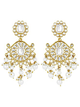 Soft Glow Elegant Maang Tikka Set