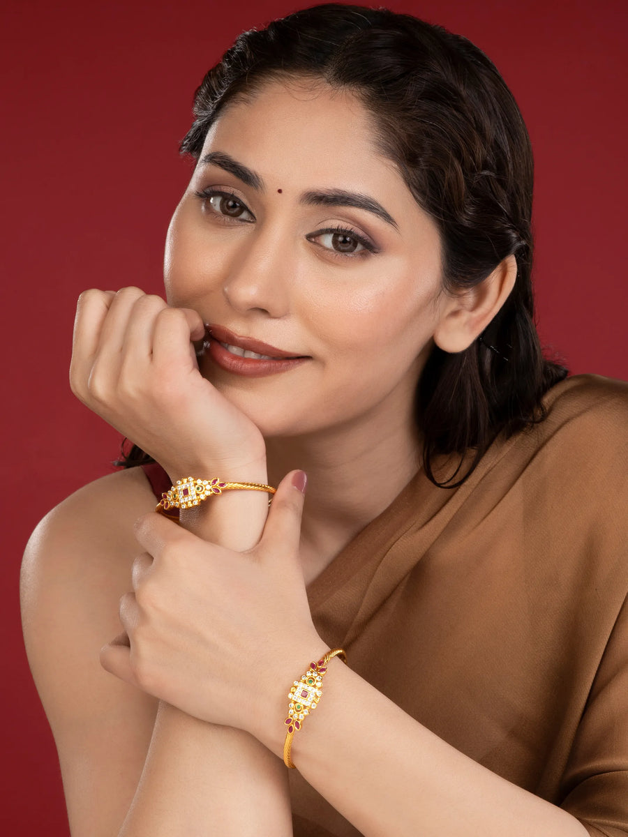 Minimalistic Traditional Floral Bangle