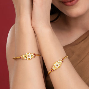 Minimalistic Traditional Floral Bangle