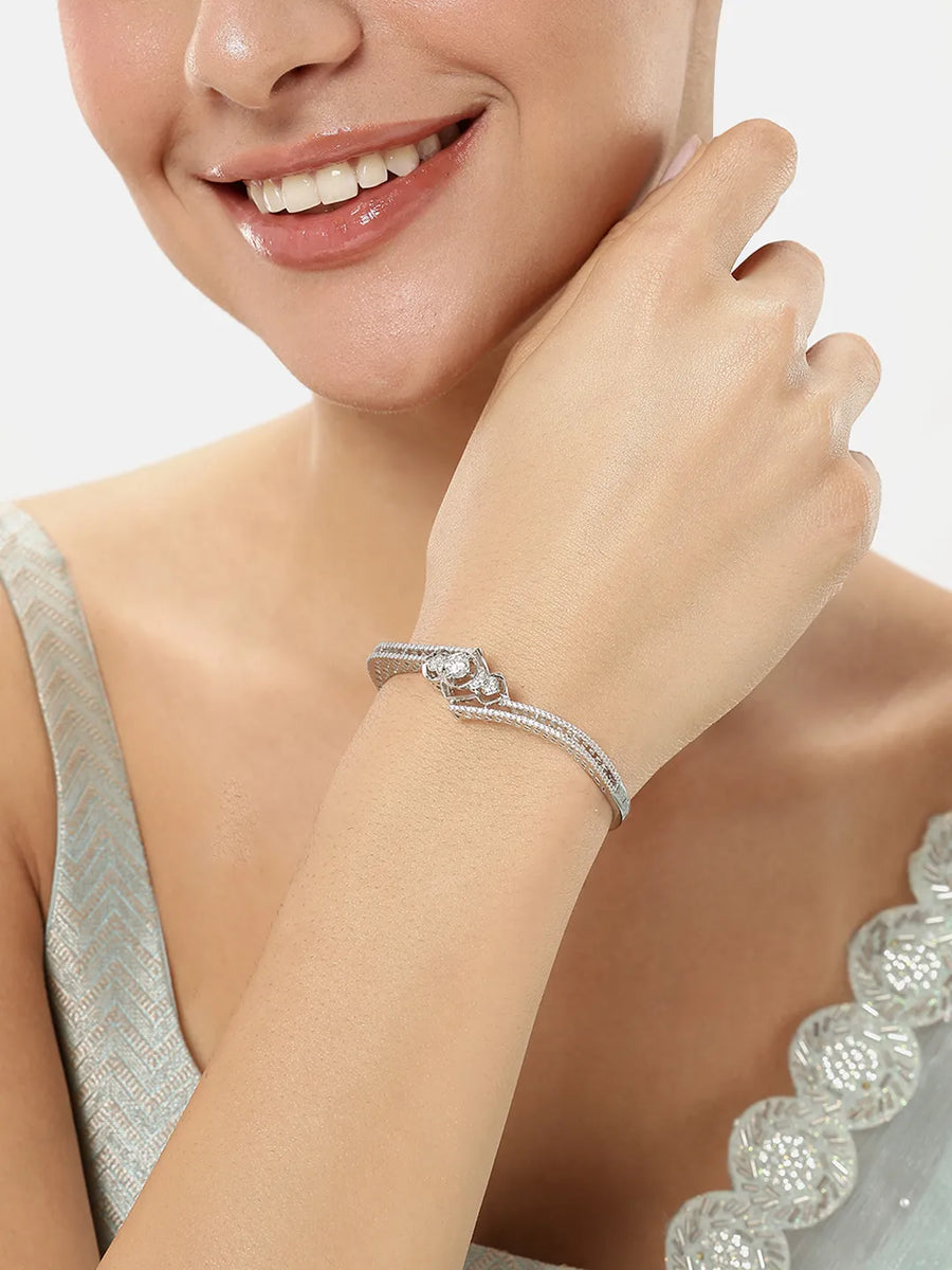 Elegant Crown Style Kada Bracelet - Silver