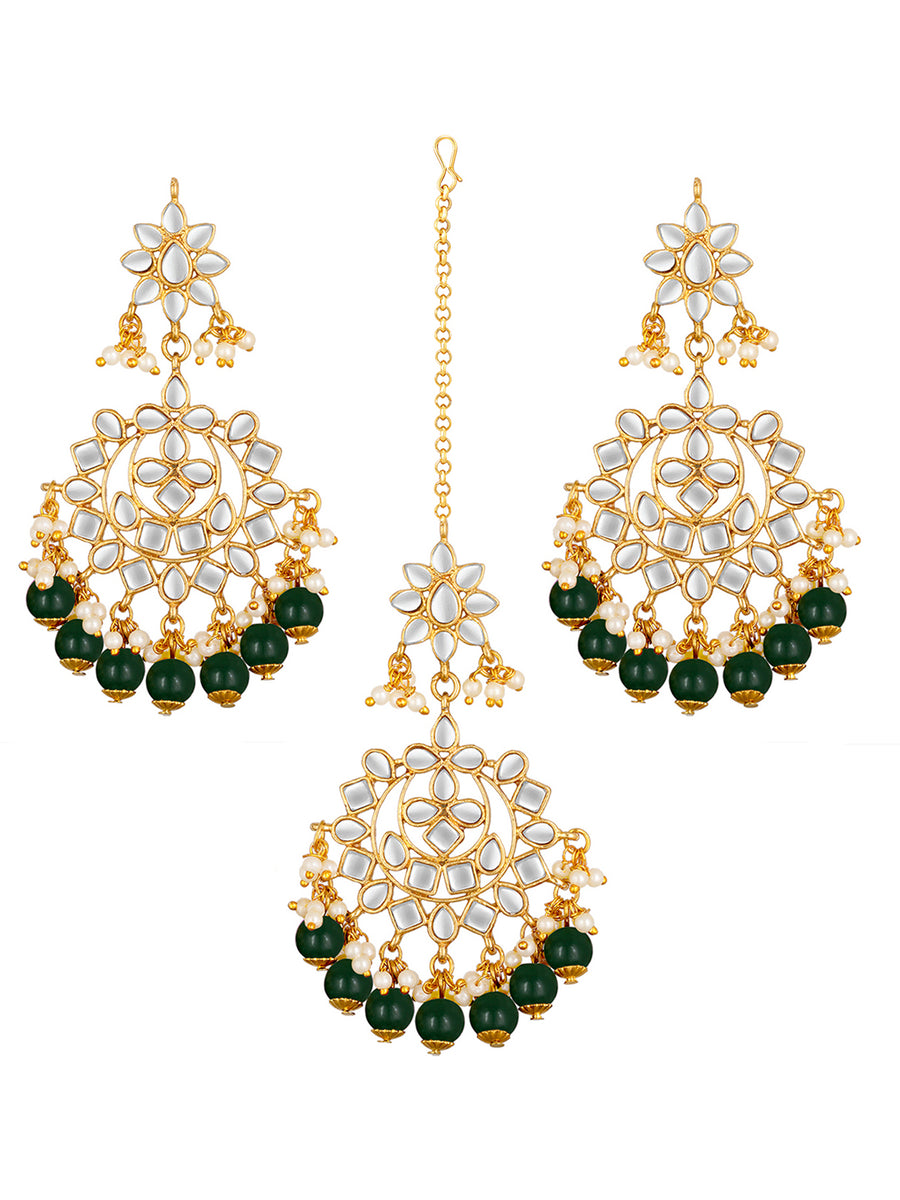 Majestic Glow Earring and Maangtikka. Pair of earrings & Maangtikka, with gold plating, kundan, green beads along with pearls. Buy best selling jewellery from Peora.