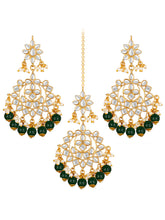 Majestic Glow Earring and Maangtikka. Pair of earrings & Maangtikka, with gold plating, kundan, green beads along with pearls. Buy best selling jewellery from Peora.