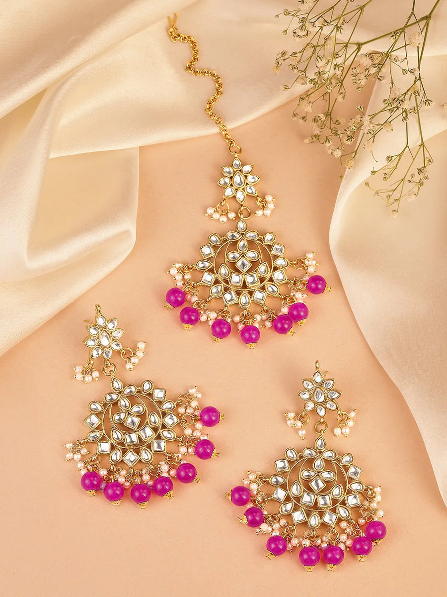 Majestic Glow Earring and Maangtikka. Pair of earrings & Maangtikka, with gold plating, kundan, pink beads along with pearls. Buy best selling jewellery from Peora.