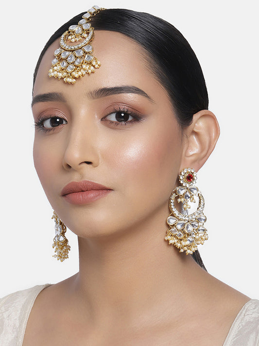 Graceful Lustrous Maang Tikka Set. Pair of earrings & Maangtikka, with gold plating, kundan along with pearls. Buy best selling jewellery from Peora.