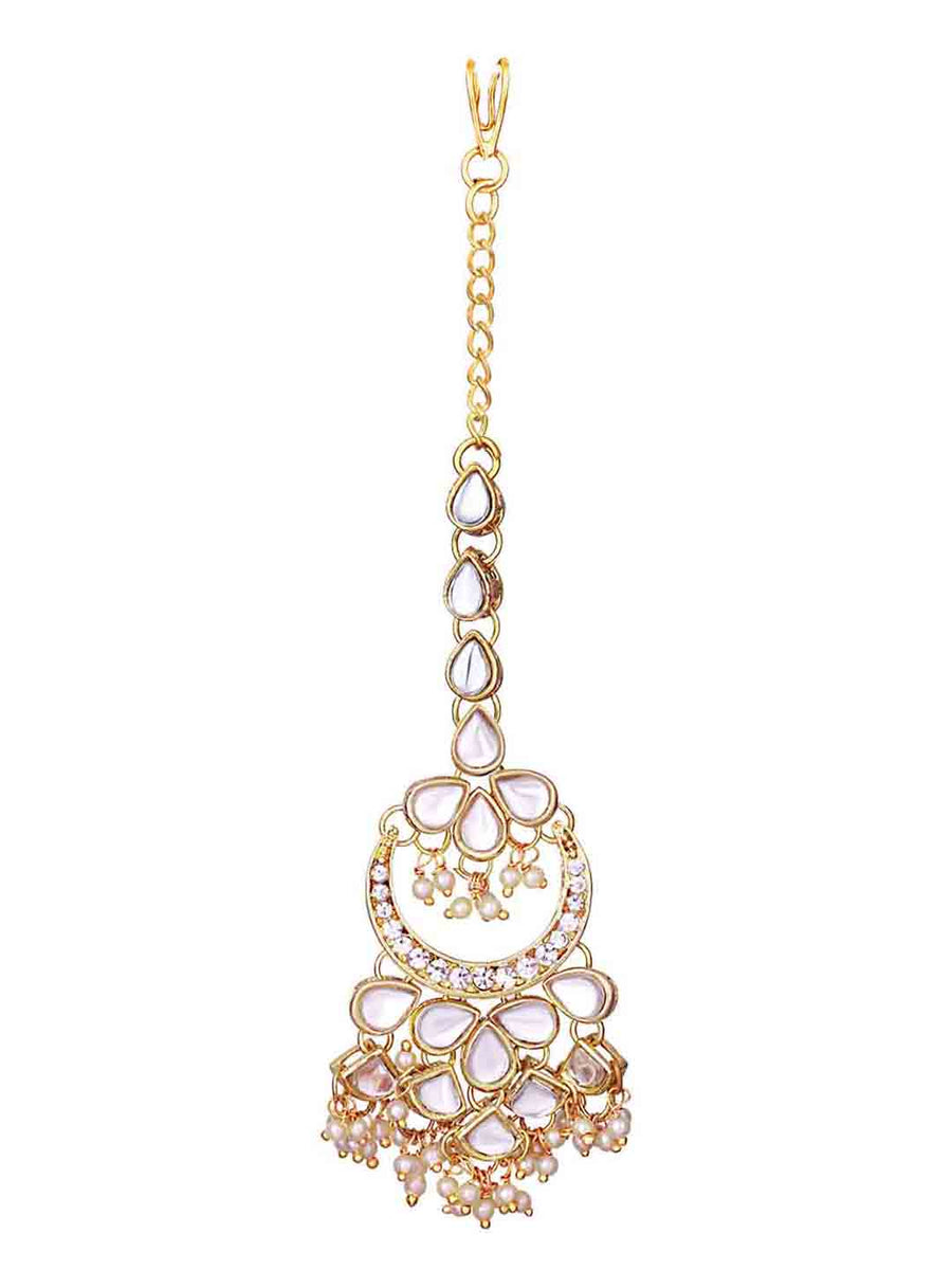 Graceful Lustrous Maang Tikka Set. Pair of earrings & Maangtikka, with gold plating, kundan along with pearls. Buy best selling jewellery from Peora.