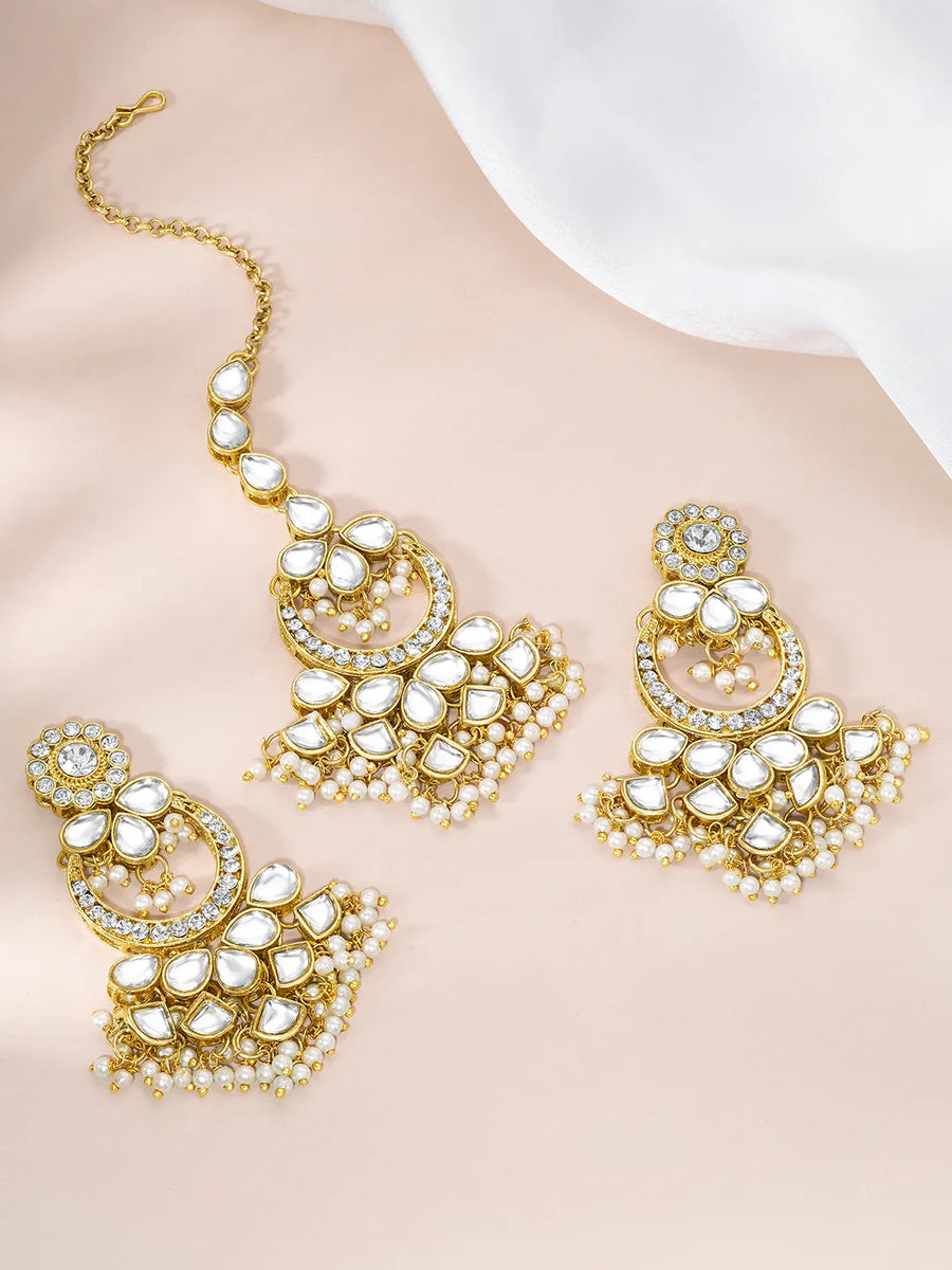 Graceful Lustrous Maang Tikka Set - White