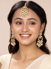 Graceful Lustrous Maang Tikka Set - White