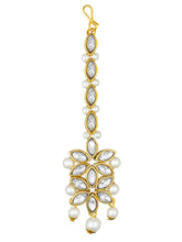 Charm in Every Strand Pearl Choker