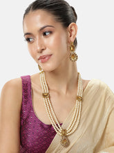 Gracefully Layered Kundan Necklace Set