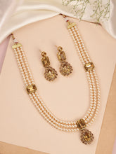Gracefully Layered Kundan Necklace Set