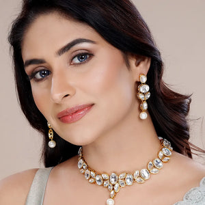 Chic Simplicity Kundan Necklace Set