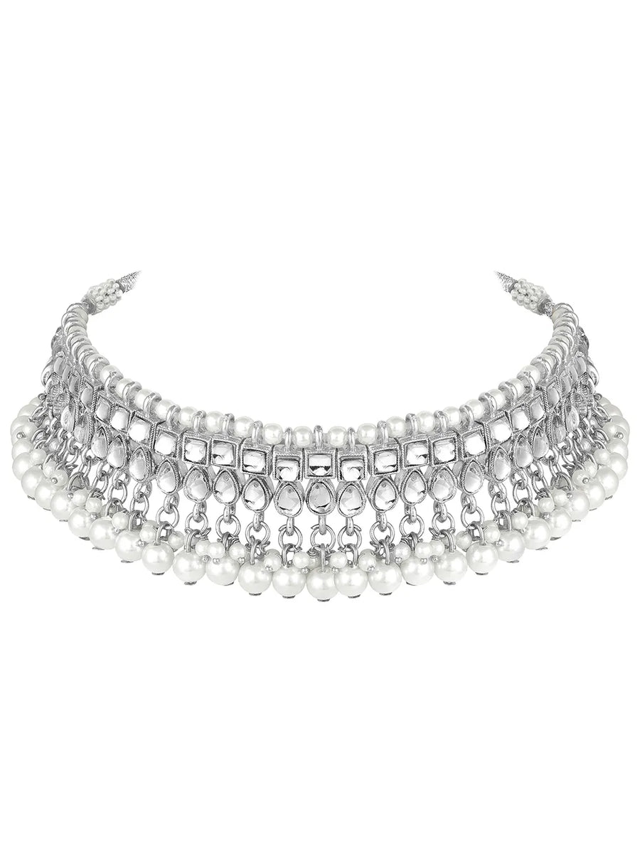 Bridal Splendour Kundan Pearls Set. Silver-plated layered bridal necklace set with pearls, kundan and matching earrings, complemented by a maang tikka.