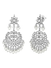 Bridal Splendour Kundan Pearls Set. Silver-plated layered bridal necklace set with pearls, kundan and matching earrings, complemented by a maang tikka.