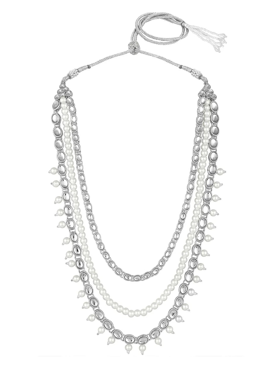 Bridal Splendour Kundan Pearls Set. Silver-plated layered bridal necklace set with pearls, kundan and matching earrings, complemented by a maang tikka.