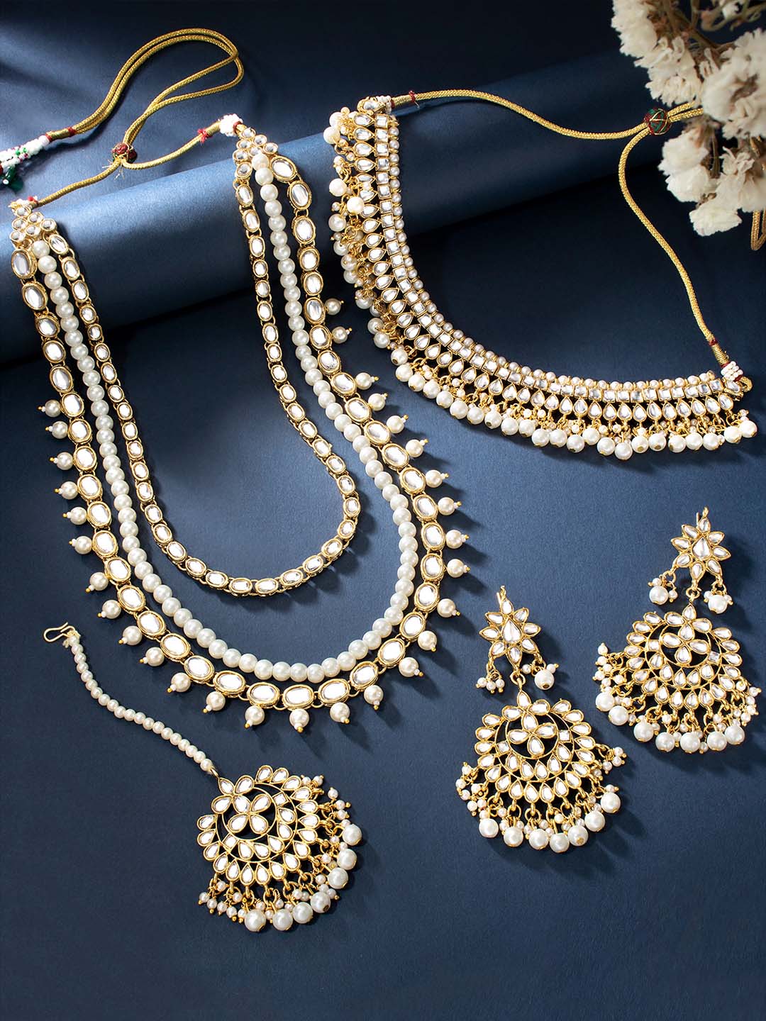 Bridal Splendour White Kundan Pearls Set