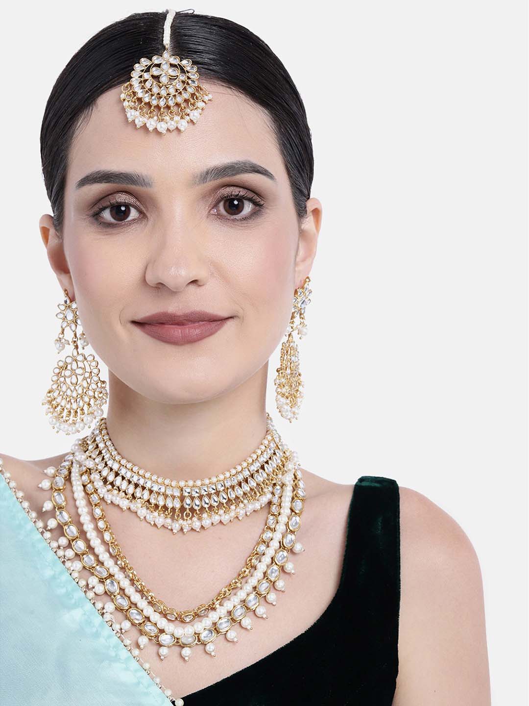 Bridal Splendour White Kundan Pearls Set