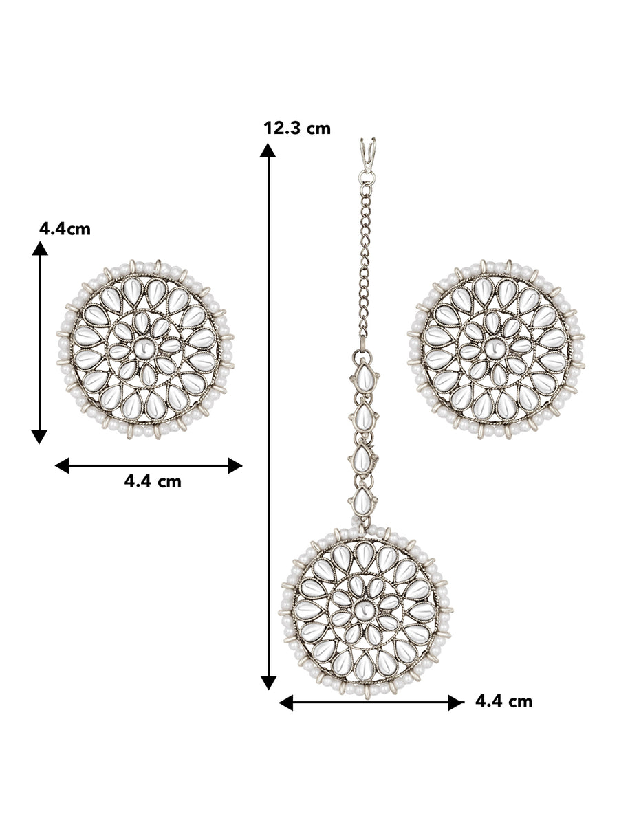 Pearl Perfection Maangtikka Set. Silver-plated round Kundan earrings and maang tikka with pearl detailing.