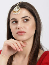 Radiant Reverie Kundan Pearl Maangtikka - White