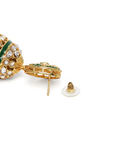 Bridal Bliss Kundan Pearl Adorn. Gold and green Kundan bridal necklace set with pearls, matching earrings, and maang tikka. Perfect for weddings and festive wear.