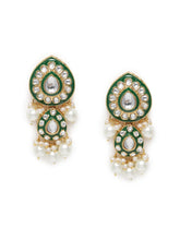 Pearled Petals Kundan Wedding Set. Gold and green Kundan necklace set with pearls, matching earrings, and maang tikka ideal for festive and traditional wear.