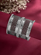 Rhodium Plated Oxidised Lattice Bangle Set