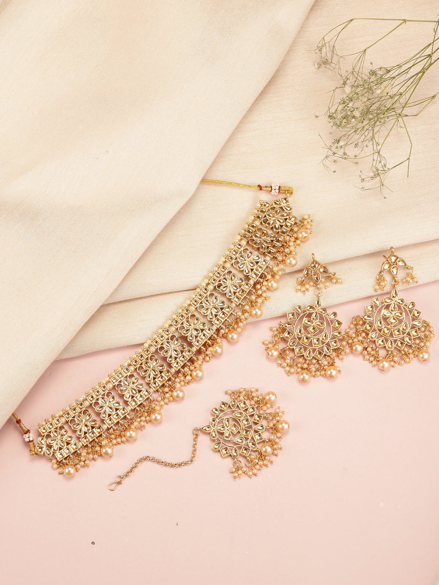 Royal Heritage Pearl Choker Set. Gold kundan & pearl jewellery set with maangtikka and earrings. Best selling & Prefect for your wedding, bridal & special occasion looks.