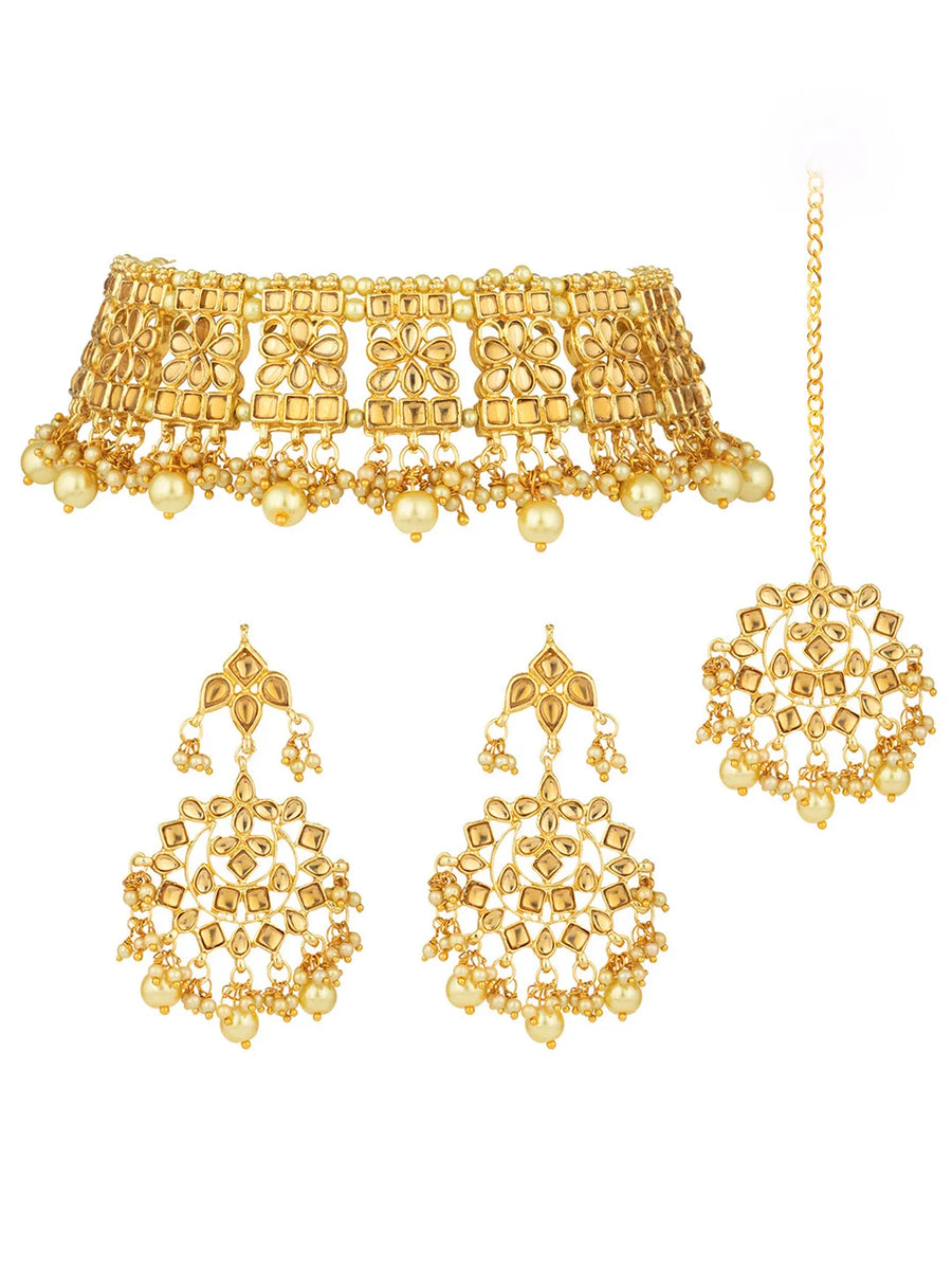 Royal Heritage Pearl Choker Set. Gold kundan & pearl jewellery set with maangtikka and earrings. Best selling & Prefect for your wedding, bridal & special occasion looks.